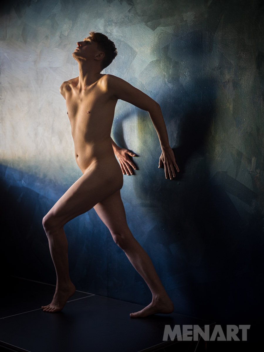 topher_lynn's tweet photo. Great to be able to get back in a studio &amp; pose nude again! @MenArtLondon @MenArtXXX #nudemodelling #malephysique #maleform #nudemale #nakedbody #nakedmodelling 🖤 https://t.co/SKb699w6m9
