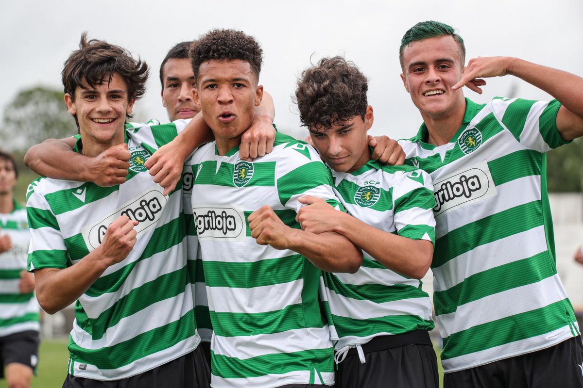 CariocaLeonino's tweet photo. O Sporting CP #EquipeA de formação venceu, na manhã deste domingo, o Atlético CP por 0 - 3 pela terceira rodada da série 2 da Taça AFL #Sub21
#Sub21SCP 💪💚🦁 https://t.co/CgC7dvdwsK
