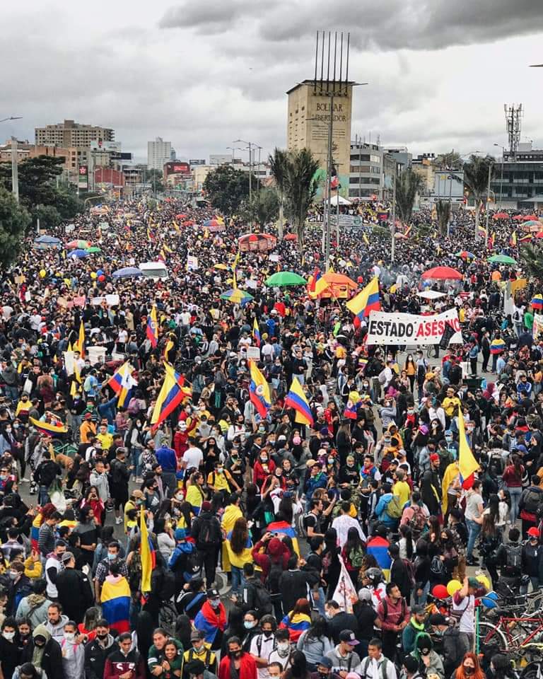 Los héroes son los ciudadanos que se reúnen para hacer respetar sus derechos. Sin ESMAD la protesta no es violenta
#FelizDomingo #ParoNacional16M