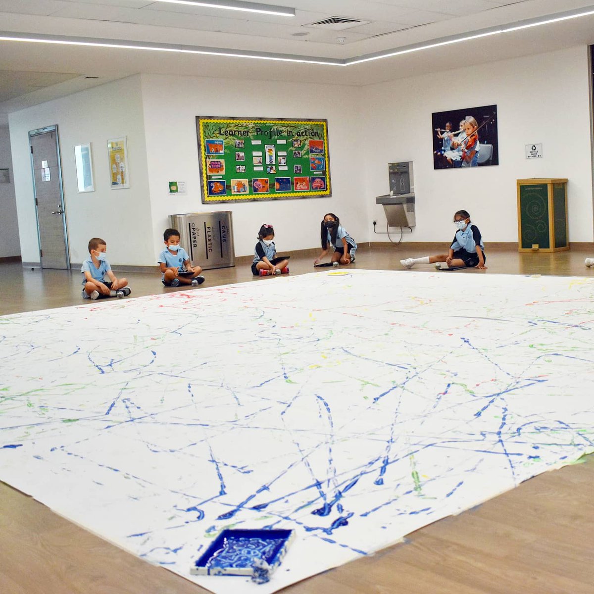 NLCSDubai's tweet image. Inspired by Jackson Pollock&apos;s art, Grade 1 students used the #SpheroBolts to splatter the paint and make trails and patterns by programming and controlling them to do the same as humans can by hand.
Well done to everyone involved in this activity! 
#NLCSDubai