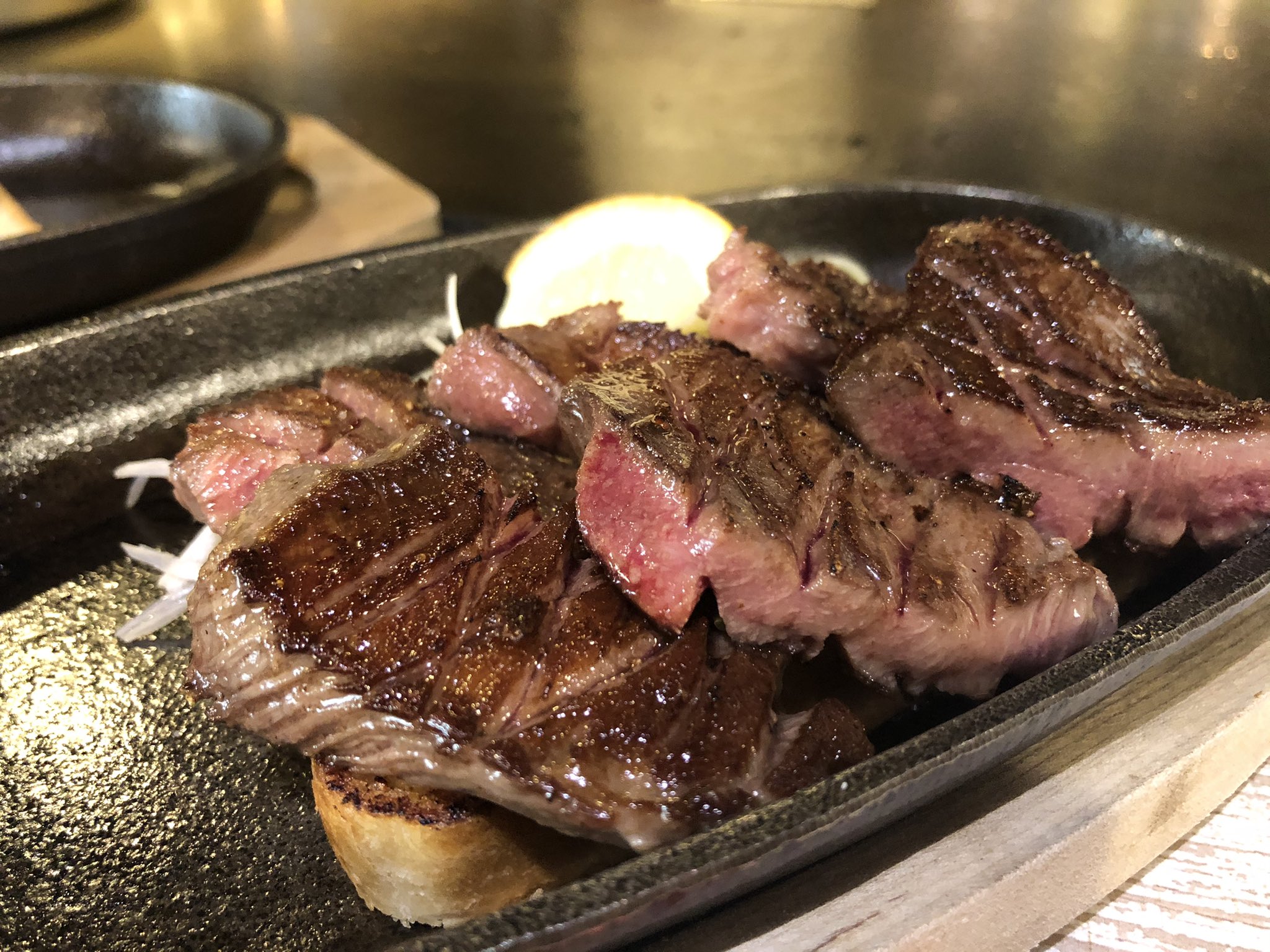 Twitter এ 鉄板焼きアイアンマン 二子玉川 厚切りタンステーキ 名前の通り 惜しみなく厚切りにしたタンステーキ ジューシーで弾力ある独特の食感がたまらない 飯テロ アイアンマン コロナに負けるな 飲食店 二子玉川 二子玉川テイクアウト 鉄板焼き