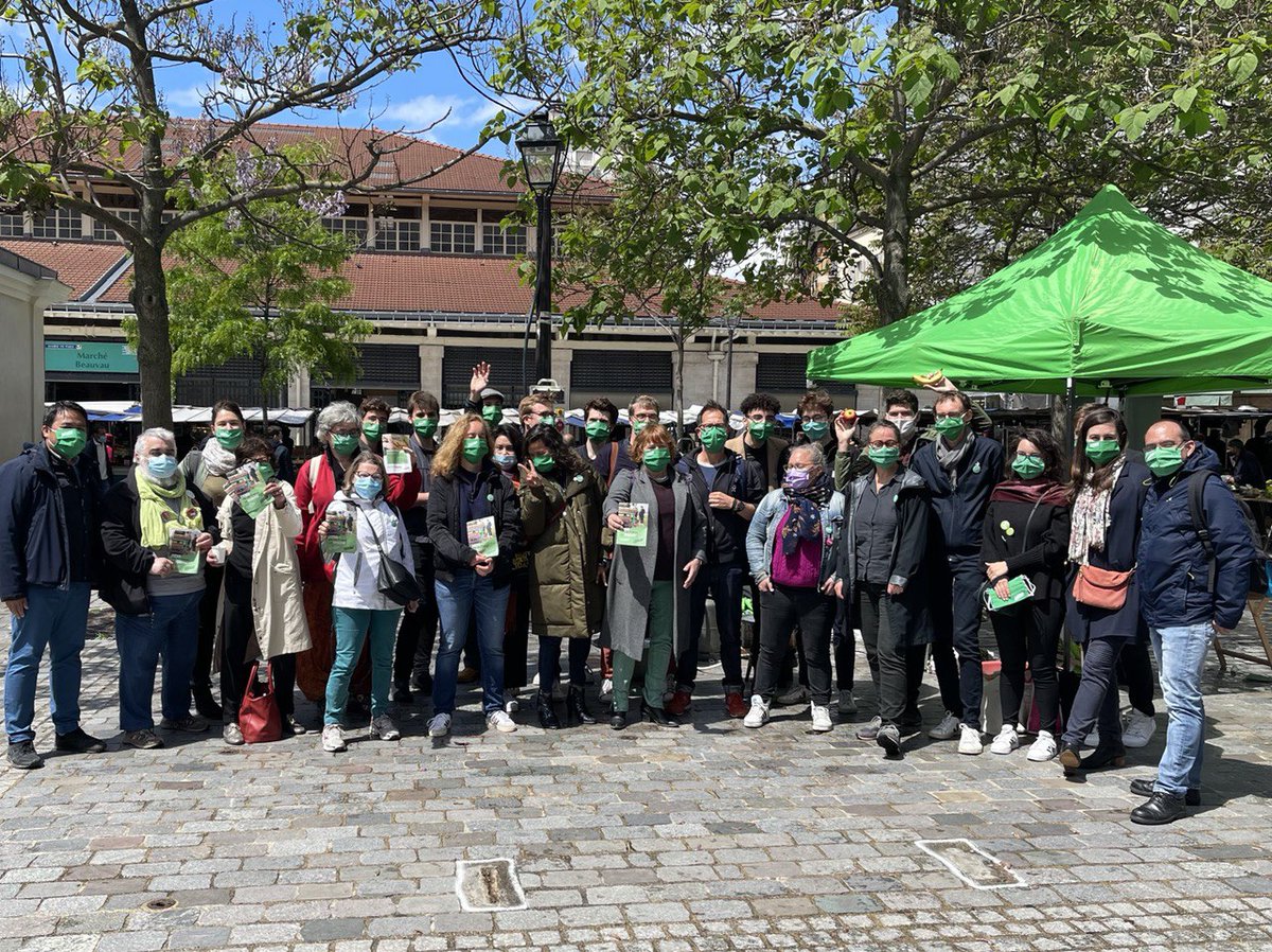 EELVParis12's tweet photo. 🥕🥔🥒 Les #écologistes étaient mobilisé•es ce midi sur le marché d'#Aligre pour une #DiscoSoupe ! On a dansé et fait de la soupe pour les habitant•es avec les invendus du marché !
👉 On en a profité pour présenter nos meusures pour nourrir l'#IDF avec @idf_ecologie ! https://t.co/FmPubG0xU9