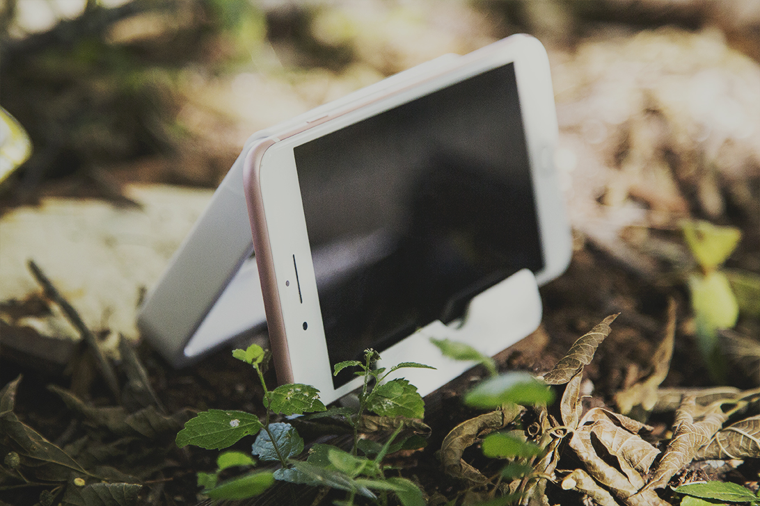 shopbayoutech's tweet photo. Finally—A simple, easy-to-use tablet stand. Small enough for smartphones &amp; strong enough for tablets. Check it out: https://t.co/oo4goJiHoq https://t.co/iVL0bWvMzv
