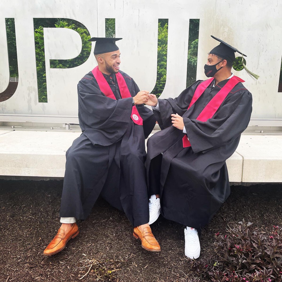 tcook24's tweet photo. THEM BOISS ARE GRADUATED ‼️🎓 https://t.co/zfDGdpIWCx