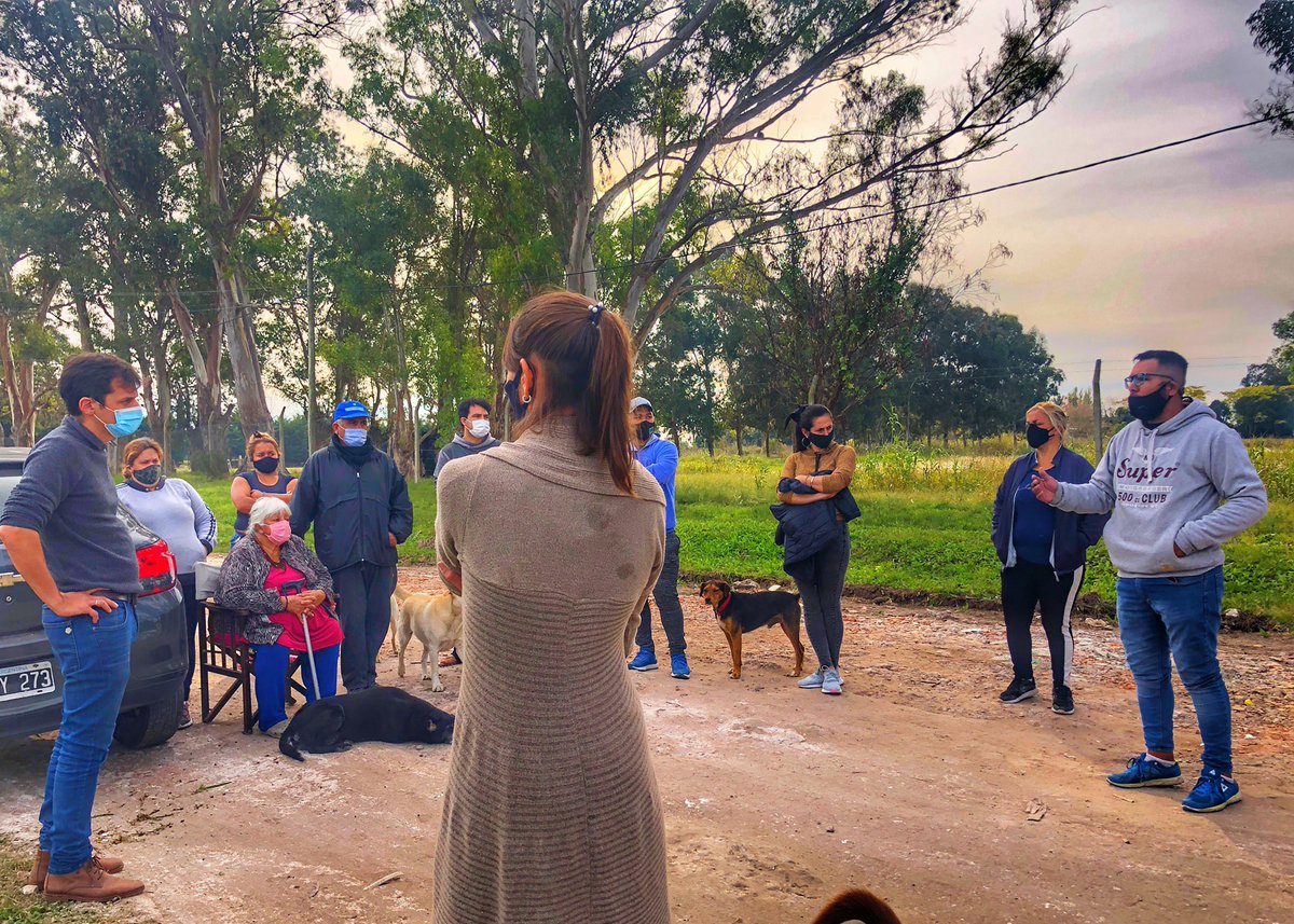 NanoCaraOK's tweet photo. “Queremos seguir progresando pero no tenemos acceso a la municipalidad y se complica mucho”Decía Juan Manuel, vecino del barrio #LasRosas de #Romero #LaPlata📍

El Municipio debe trabajar codo a codo con la comunidad, no se puede seguir postergando las demandas de los barrios ⚠️ https://t.co/vJh77HnJpE