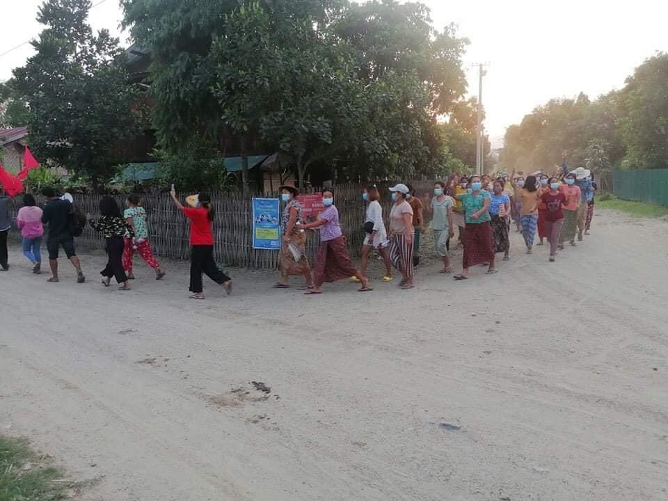 AthenaLynn93's tweet photo. A marching strike to overthrow the military dictatorship was held by the local residents in Namma township, Kachin this evening. #WhatsHappeningInMyanmar #MilkTeaAlliance #May16Coup #NoFlyZoneInMyanmar #HumansAreNotShields https://t.co/hkSDNFs1VI