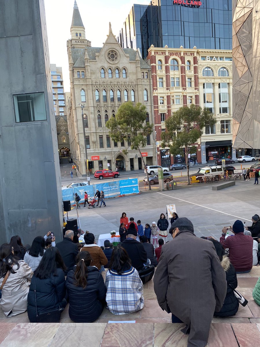 MattooVandita's tweet image. Humbled by the courage and sacrifice of healthcare workers in India. Privilege to be able to gather in solidarity, thank you to the vigil aunties for organising @docranjana @Nishaobgyn @AaronBhat