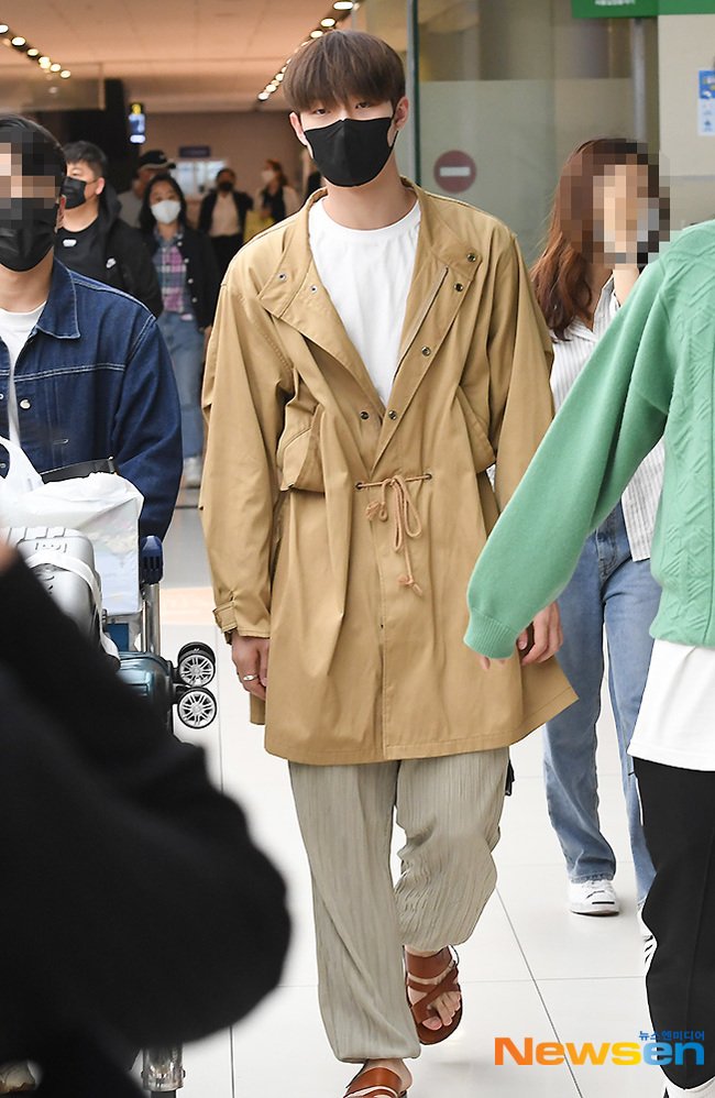 ateezstyles's tweet photo. [210516] #MINGI • 민기 파카 정보
➖
#VASTIC Fishtail Parka - Beige
₩78000 / $69.24
#whatmingiwear 
➖
#ATEEZ #에이티즈 #송민기 #민기 @ATEEZofficial https://t.co/uVQtcwFgRh