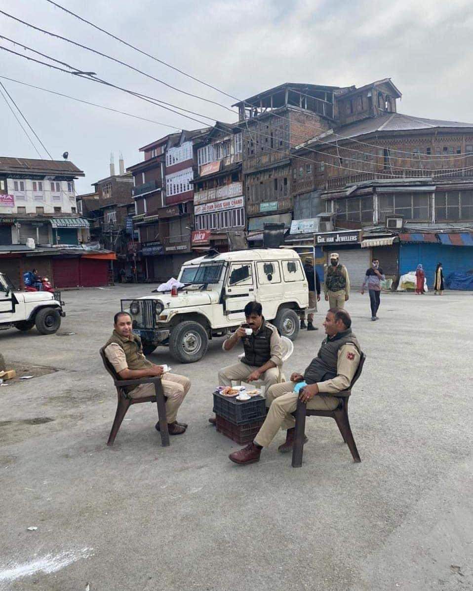 While we all celebrated Eid with our respective families, our Police Officers are on roads to keep us safe. In picture: Sdpo Shaheed Gunj and his officer's having tea near hari singh high street chowk on the eve of Eid ul Fitr