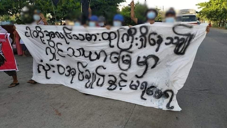 "NEVER ALLOWED TO RULE AS LONG AS WE,WORKER FORCE EXISTS", Protest Against Dictatorship in #HlaingTharyar today,where lot of blood shredded and martial law announced. 
#May16Coup
#MilkTeaAlliance
#WhatsHappeningInMyanmar