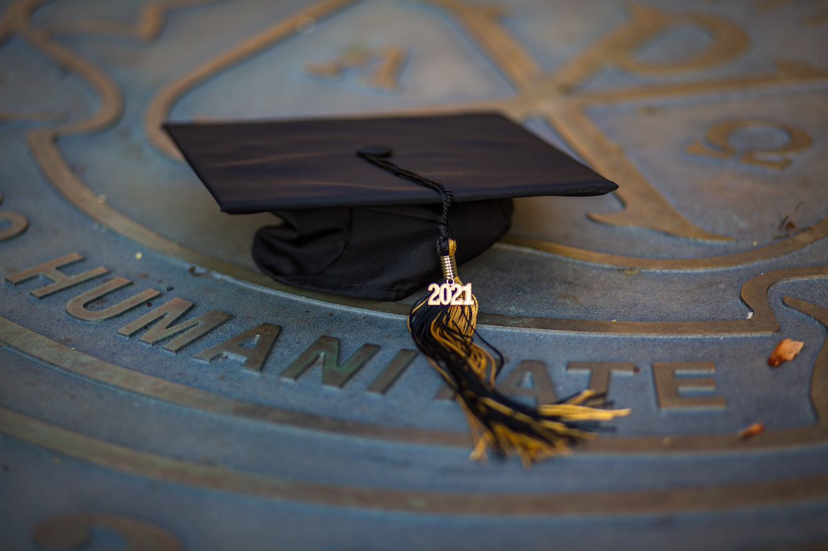 WakeForest's tweet photo. Welcome to the day you’ve worked so hard for. Enjoy every minute, Deacs. #WFUGrad 

https://t.co/aW2PCXOzFm https://t.co/UP899RQyZ5