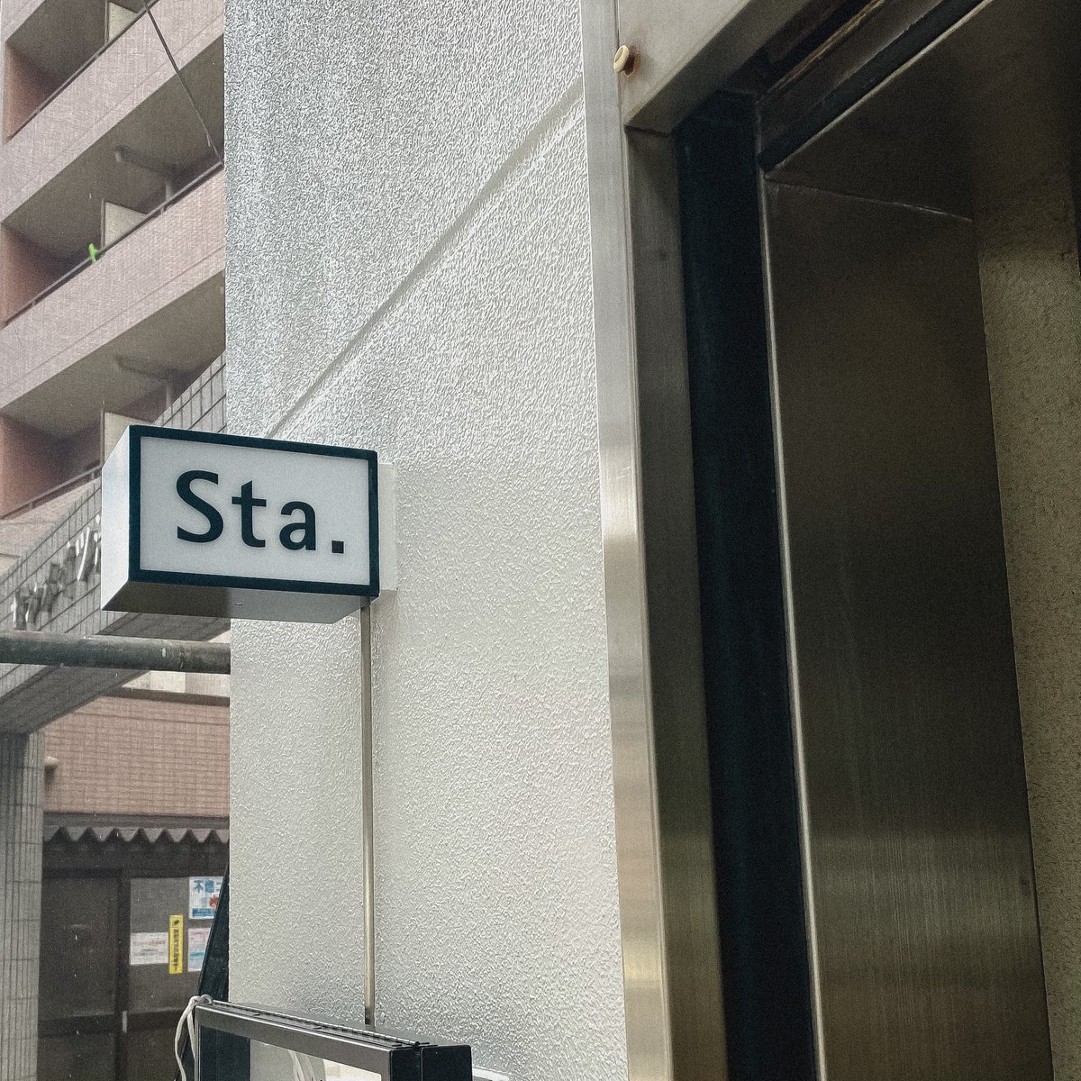 mapooo_t's tweet image. 🍓東京のおすすめランチ
渋谷にある「Sta.」オシャレで、隠れ家のようなお店。調味料から手作りで仕込まれたこだわりのヘルシーな料理で女性に嬉しい！夜も雰囲気が変わって素敵なのでデートにも喜ばれそう。
◾︎営業時間 11:00-15:00 17:00-20:00
◾︎渋谷駅から徒歩12分🚶‍♂️