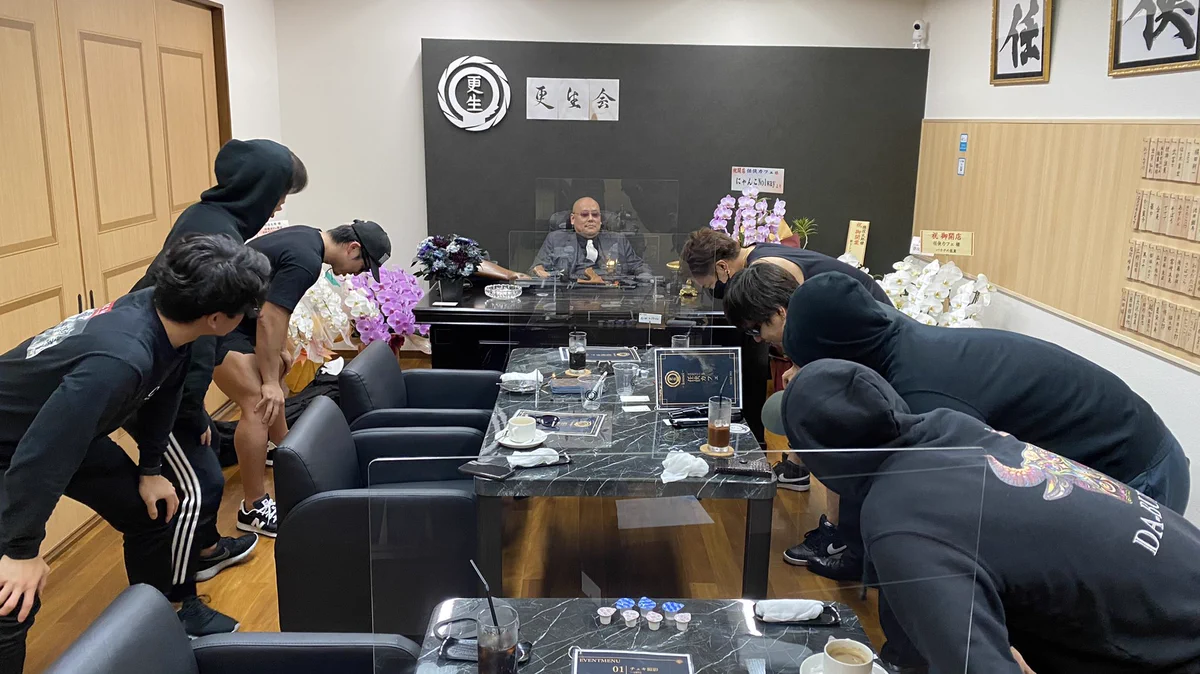 全員がお客様！？任侠カフェの様子が面白すぎるwww