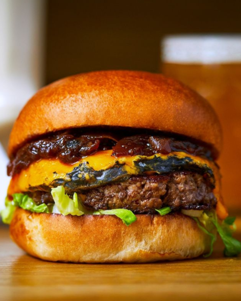 christoph_place's tweet photo. You can ask for your cheeseburger with #BlacksticksBlue – an amber-hued, creamy blue farmhouse cheese made at the @butlerscheese family dairy in Lancashire. Maybe this will be the cheese to convert you to the blue side..
#Honestburgers #christopherplace #stalbans #visitstalbans https://t.co/b3ssfh3D6X