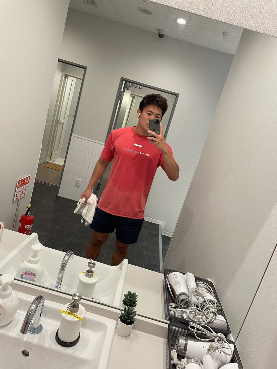 TakahiroKimura9's tweet photo. チームが決まるまでは、これで👌
「We are challengers.」
全てのチャレンジャーの皆。今一緒に頑張ろう。そして乗り越えよう!
今・ここ・とことん・全力で👍
#意志あるところ道あり
#KMTK https://t.co/aVlX80Q2aA