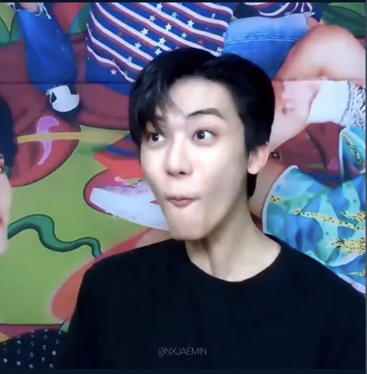 พอรุ้ว่าบั้มล้านแตกในวีคเดวแร้วพ่อก้คือเก่บทรงมั่ยอยุ่

(vid cr. nxjaemin)