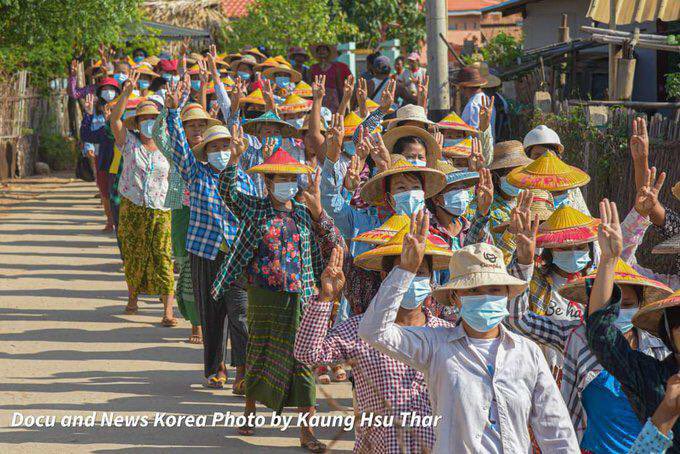 eaintmayme's tweet photo. Locals from PhaungKhar village participated in the rejection of military dictatorship and slavery education.
#May16Coup 
#WhatsHappeningInMyanmar
#HumansAreNotShields https://t.co/pnz5b5FzJV