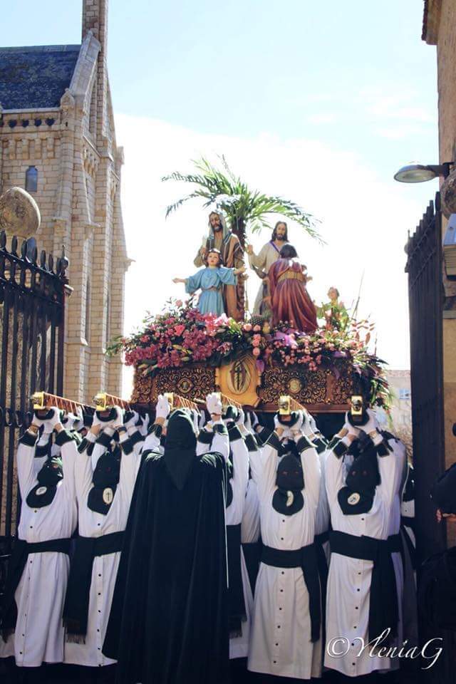 En aquel tiempo, se apareció Jesús a los once y les dijo:
«Id al mundo entero y proclamad el Evangelio a toda la creación.
El que crea y sea bautizado se salvará; el que no crea será condenado.
San Marcos 16, 15-20

Feliz Domingo 

📷 Ylenia Gutiérrez