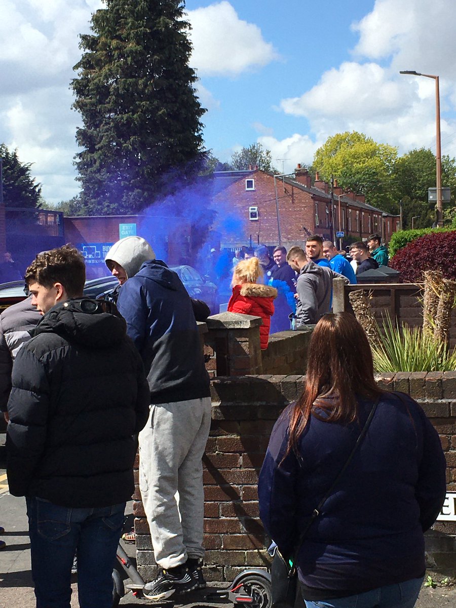 Blue flares let off outside EP. Before Robbie Savage got serenaded with a chorus of “sheep sheep sheep shagger when he turned up.

#stockportcounty #stockport #edgeleypark