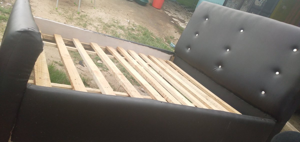 DarVitu's tweet photo. Sofa bed ipo sokoni Bei ni Tsh 240000/= Location Goba #Usedthings #Vituused #kitanda #bed #Godoro #kabati https://t.co/ttFAVZDadD