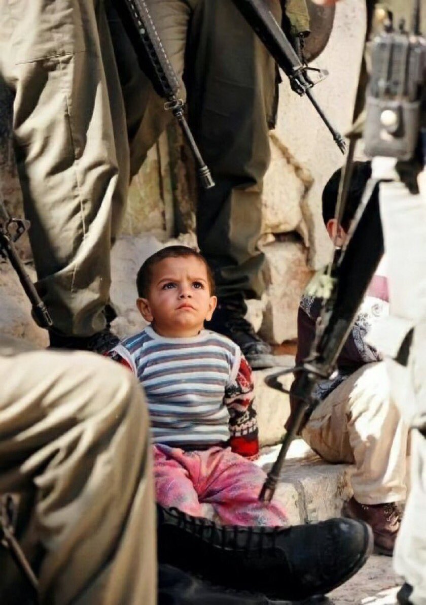 Alafasy's tweet photo. قبل أكثر من ثلاثين عاماً، قطع زعماء العالم على أنفسهم إلتزاماً تاريخياً تجاه أطفال العالم، من خلال اعتمادهم اتفاقية الأمم المتحدة لحقوق الطفل وجعلها جزئاً من الاتفاق الدولي لذا ينبغي أن تكون القدس قضية لكل إنسان فضلاً عن كونها قضية لكل مسلم ضد المحتل والقاتل والمغتصب السارق … https://t.co/5RUpPilXPM