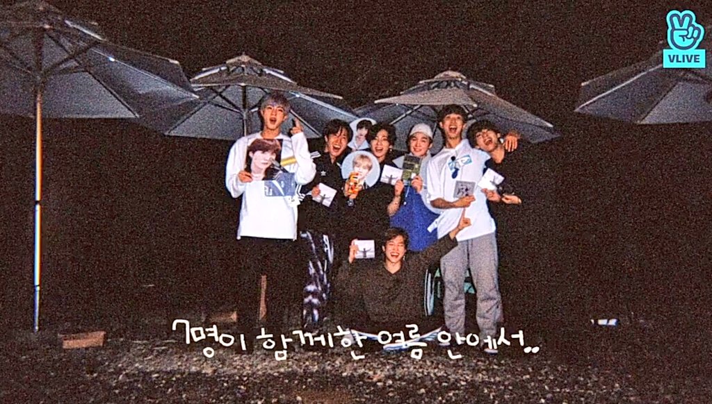 bultorunee's tweet photo. Teamwork makes the dream work
 @BTS_twt + #BBMAsTopSocial https://t.co/MwSf05srLv