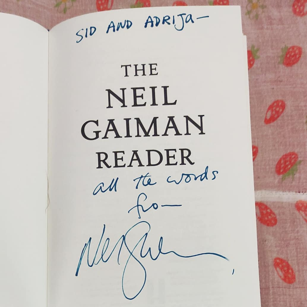 jhasiddhu9196's tweet photo. @neilhimself @AklWritersFest I can't explain how awestruck I am to have met you and to have you sign this book! https://t.co/Odv3DnSW5E