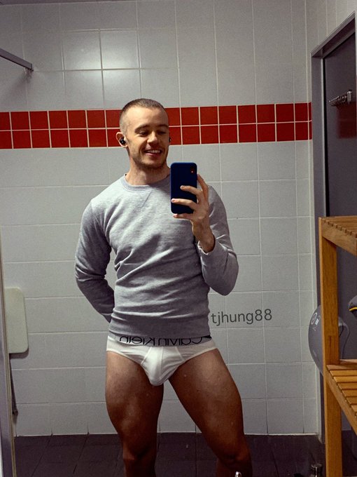 Brr it’s getting cold, time to wear something more warmer ??? https://t.co/3g5Ai9IX80