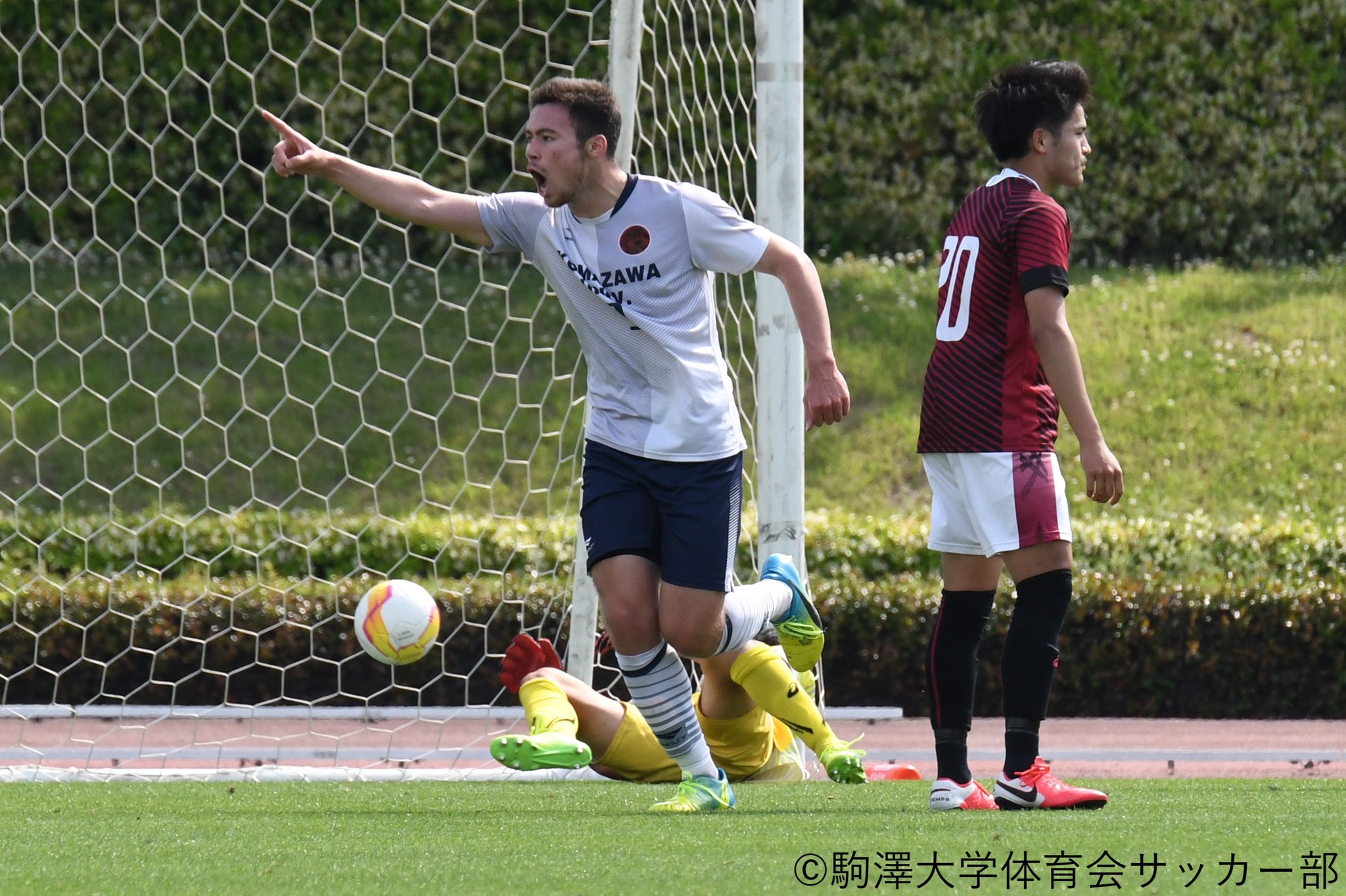 駒大スポーツ サッカー シュート13本で早大を圧倒しリーグ２連勝 宮崎は得点ランキングトップタイ浮上 記事はこちらから T Co Qizltkpmz2 駒大 コマスポ 獅子吼 サッカー 猪俣主真 荒木駿太 宮崎鴻 T Co Lv7x6rohzv Twitter