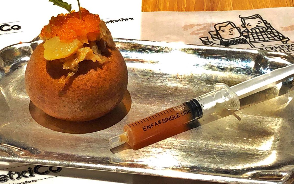paconadal's tweet photo. Ayer estuve de pintxos por #Vitoria. ¡Una orgía de sabores y texturas! Pero sin duda el #pintxo más original fue este del restaurante @_perretxiCo_ la vacuna con primera y segunda dosis de un pintxo de #txuleta. ¿A que es genial? https://t.co/Wy8ZlQ5ro3
