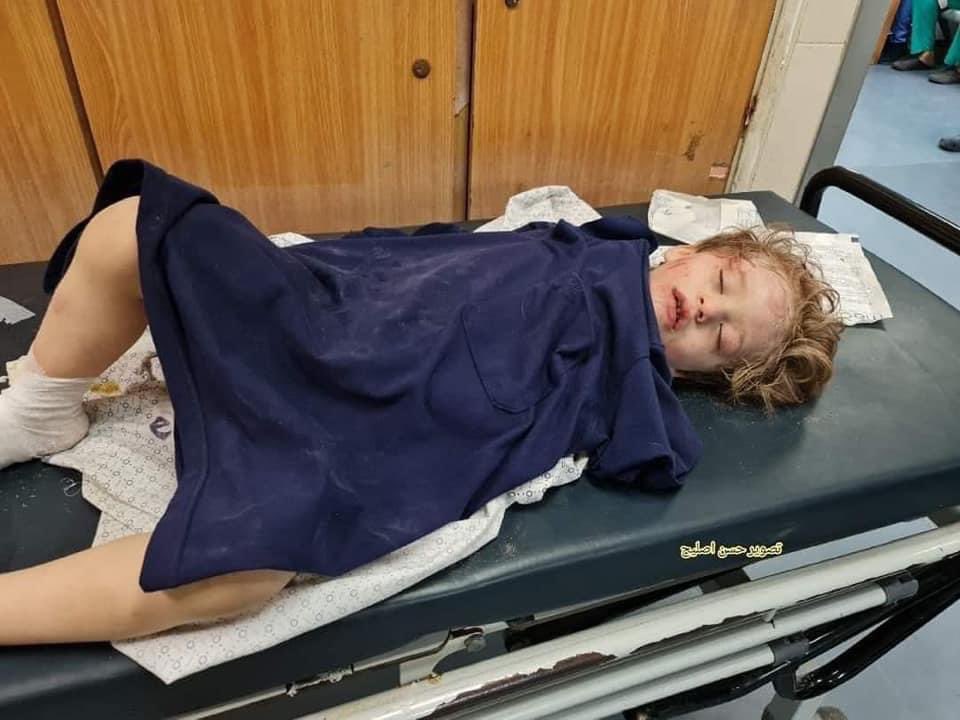 MyPalestine0's tweet photo. شايفين هدا الطفل البريء! 

هذا الطفل امه توفت بخطأ طبي قبل سنتين من عائلة اليازجي وتكفلت عمته بتربيته من عائلة ابو العوف واستشهدت اليوم وبقي هو على قيد الحياة .. يا الله ارحمنا. #غزة_تحت_القصف #GazaHear #Gaza_Under_Attack #GazaUnderAttak https://t.co/NkM7OVDBLW