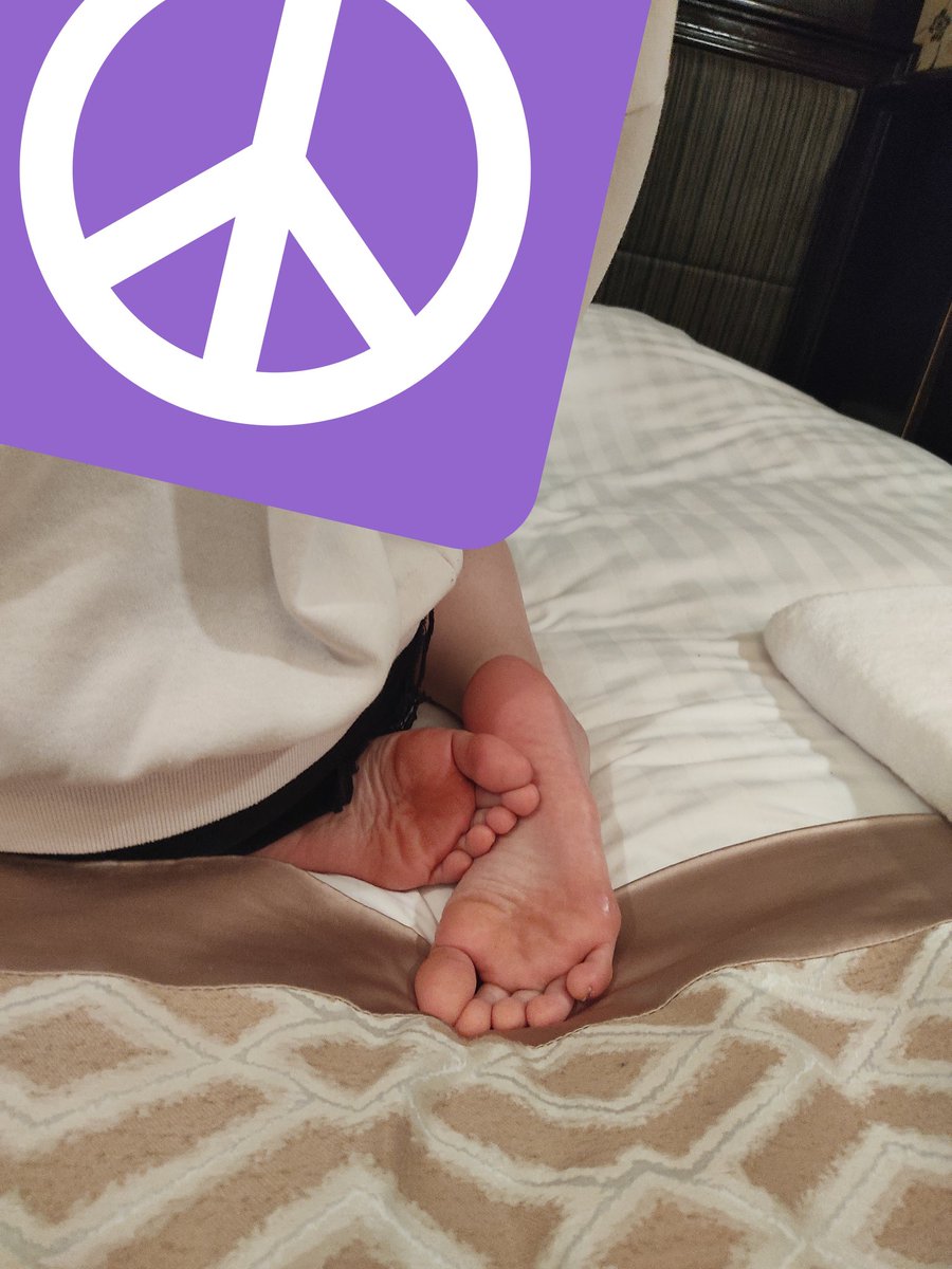 mephitisphilos's tweet photo. なんかいつの間にかフォロワーたくさんなのでゆなちゃんの足でも。。たまらんねえ👲 https://t.co/AidWjtP8mo