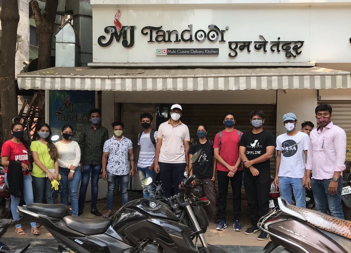 Today, we wrapped up our cooked meals segment in Thane city with 17000 meals! Our focus will shift towards grocery support for our beneficiaries. 

Here's our Thane team before one of our drives <a href="/neeerajx/">Neeraj नीरज</a> <a href="/phtartweets/">Parth</a> <a href="/SanishKulkarni/">Sanish Kulkarni</a> <a href="/chinmaysmore/">Chinmay M.</a>

#khaanachahiye #Thane