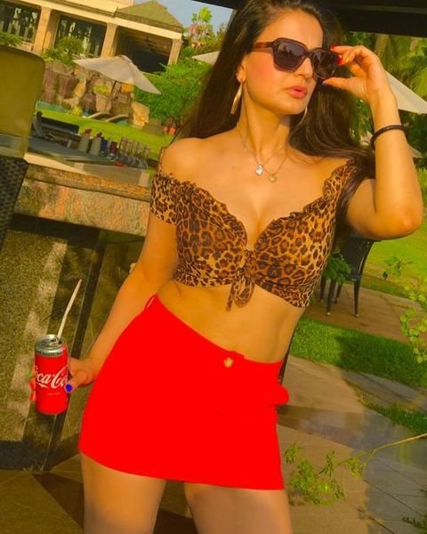 E1gcXKfVIAMLpSe?format=png&name=small