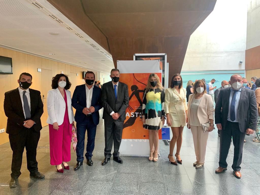 barrachinaMarta's tweet image. Feliç dia de la província de Castelló! Orgull de terra i de persones. Especialment als que hui han sigut distingits per la @dipcas: els sanitaris, l&apos;ITC, el Platges de Castelló, l&apos;escriptor Manuel Vicent i el Banc d&apos;Aliments. Hui sou els nostre reflex.

#OrgullDeCs