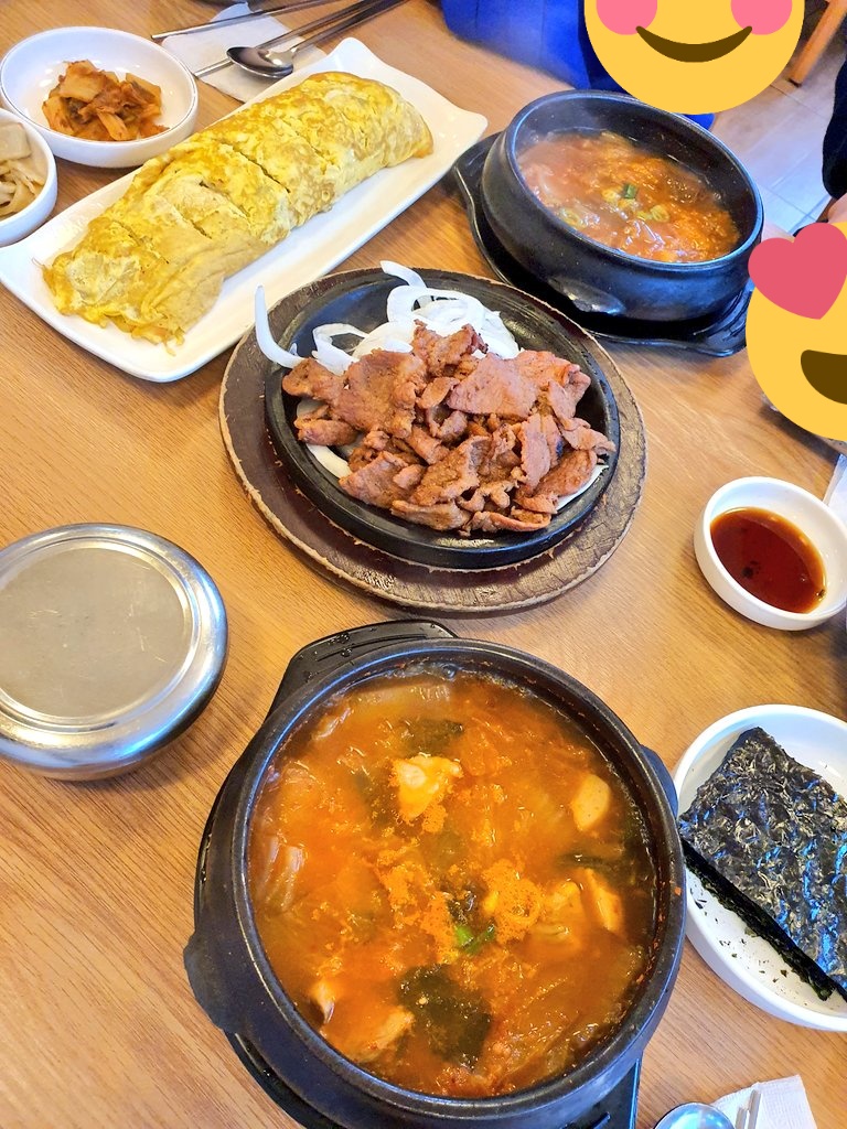 sz0205sz's tweet photo. #정모야_맛집_뒤집자

서초 장꼬방
정모가 먹었다는 김치찌개집 드디어 나두 와봄 ~!
걍 슴슴한 한끼식사 하기 좋음!
정모랑 같은거 먹어본것 자체로 넘 행복해지는 곴
❣ @9ununa @9jmoju https://t.co/cdEeAqPRVV