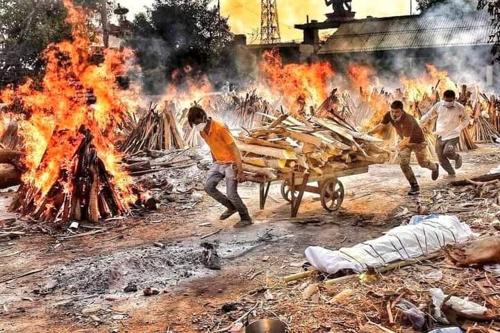 Sribhen2's tweet photo. India is Dying
Modi is lying

#ModiMustResign 
#FailendraModi 
#ModiMadeDisaster https://t.co/juNe3eFBVB