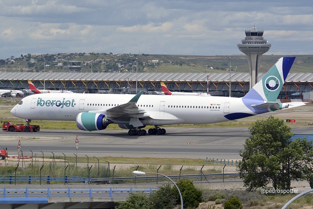 pedrospotter's tweet photo. #Evelop + #Orbest = #IBEROJET
#Airbus #A350 con títulos de #Iberojet (EC-NBO)
Remolcado camino de la #T4S en #BarajasAirport
@iberojetair_es @iberojetair_pt
#avgeek #aviation #spotter #aviationphotography @PlaneSpotIsCool @controladores #planespotter #aviationdaily #spotting https://t.co/eWYyj0Zi7A