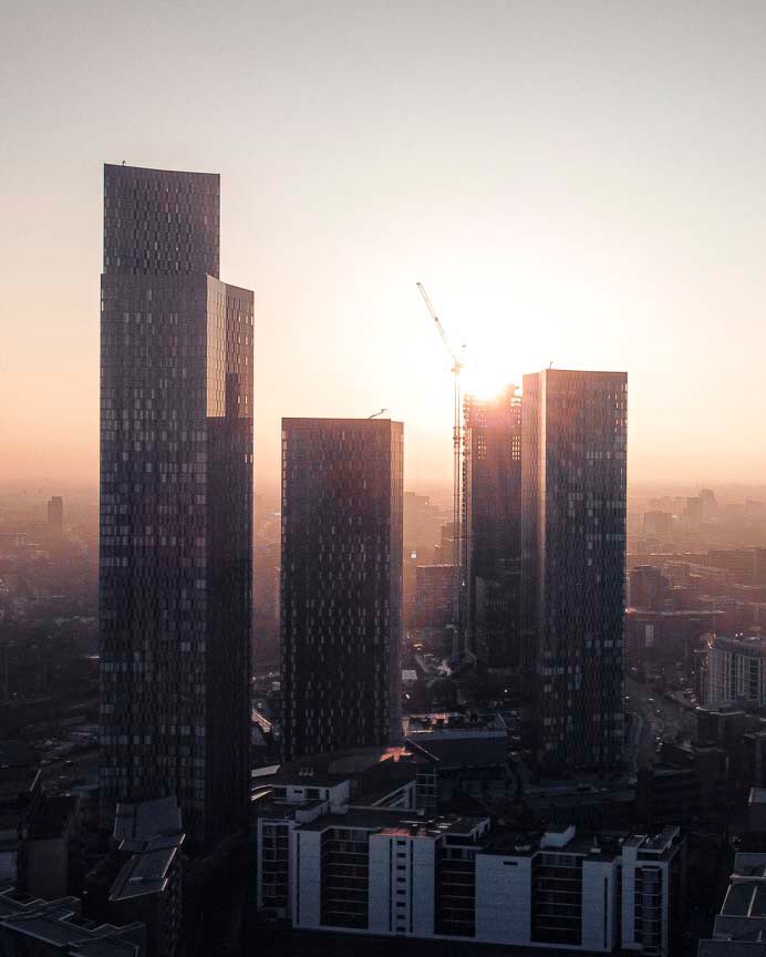 samlord_visuals's tweet photo. Golden hour in Manchester 🌞 @DeansgateSquare  #manchester #manchesterphotography #deansgatesquare #photography https://t.co/OA9ZtKdN8h