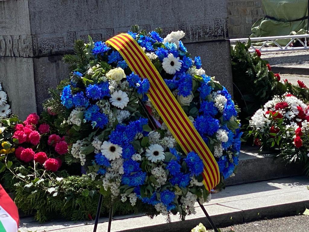 Together with <a href="/TriangleBlauAT/">Triangle Blau Viena</a>, the delegation takes part in the commemoration of the #mkö and mourns the destroyed diversity by the Nazi regime.
With the support of <a href="/justiciacat/">Justícia</a> , <a href="/estercapella/">Ester Capella Farré</a> &amp; <a href="/TriangleBlauAT/">Triangle Blau Viena</a>
#bf2021