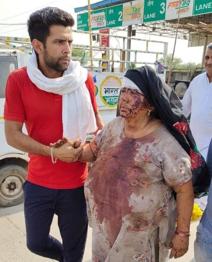 ShayarImran's tweet photo. पीछे भारत महान लिखा है और आगे बेटे के साथ लहूलुहान भारत माता खड़ी है । https://t.co/nB6WjQVzbA