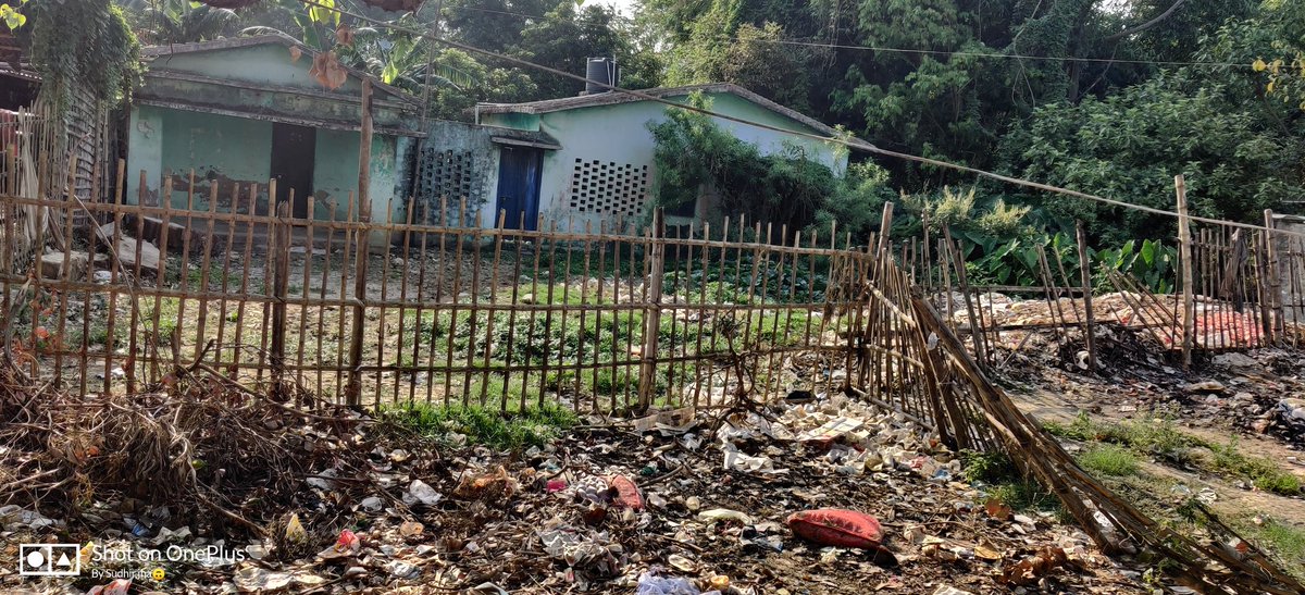 सामने वाला घर, स्वास्थ्य उपकेंद्र है। अभी यह कितना काम आ सकता है, ये कोई भी समझ सकता है। हाथ जोड़कर निवेदन करता हूं कि बुनियादी सुविधाओं के साथ यह जल्द शुरू हो, कई लोगों की जान बच जाएगी। पता: कपसिया (लोहा चौक के पास), बेनीपट्टी प्रखंड, मधुबनी, बिहार
<a href="/NitishKumar/">Nitish Kumar</a> <a href="/officecmbihar/">CMO Bihar</a>