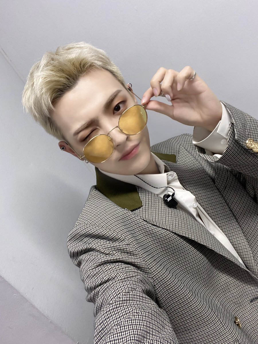 ATEEZofficial's tweet photo. [#홍중] 😎👐😎👐
#ATEEZ #에이티즈 https://t.co/KKCyiSJ2t7