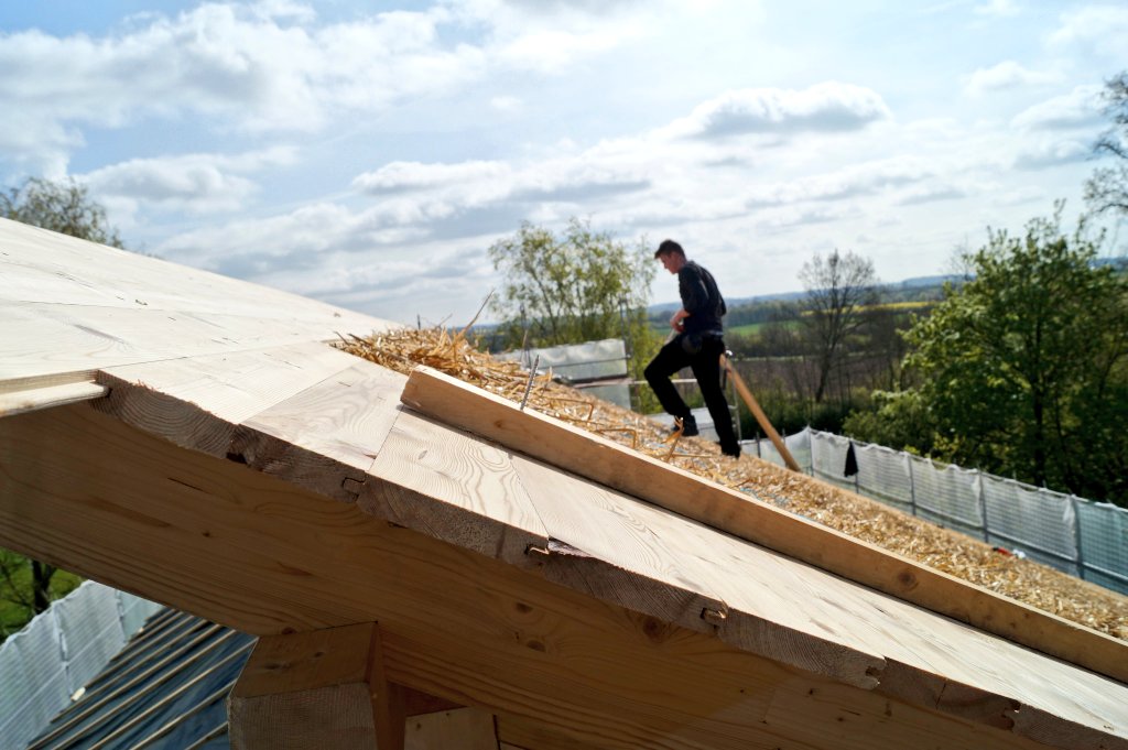 BurchertMichael's tweet photo. But is it cheaper?
Why should construction that is better for the climate, healthier, regenerative and directly recyclable be immediately cheaper than construction that is based on cheap fossil energy, carelessly extracted from nature on an industrial, global marginal cost scale? https://t.co/7xsBHt0LQZ
