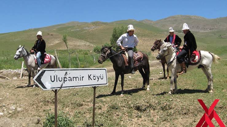 🇰🇬Van/Erciş’e bağlı, Kırgız Türklerinin yaşadığı #Ulupamir köyü, büyük bir baskı altında. 

Devletin tahsis ettiği mera alanları, bölgedeki PKK sempatizanları tarafından işgal ediliyor, çobanlar silahla tehdit ediliyor, içme suları tahrip ediliyor.