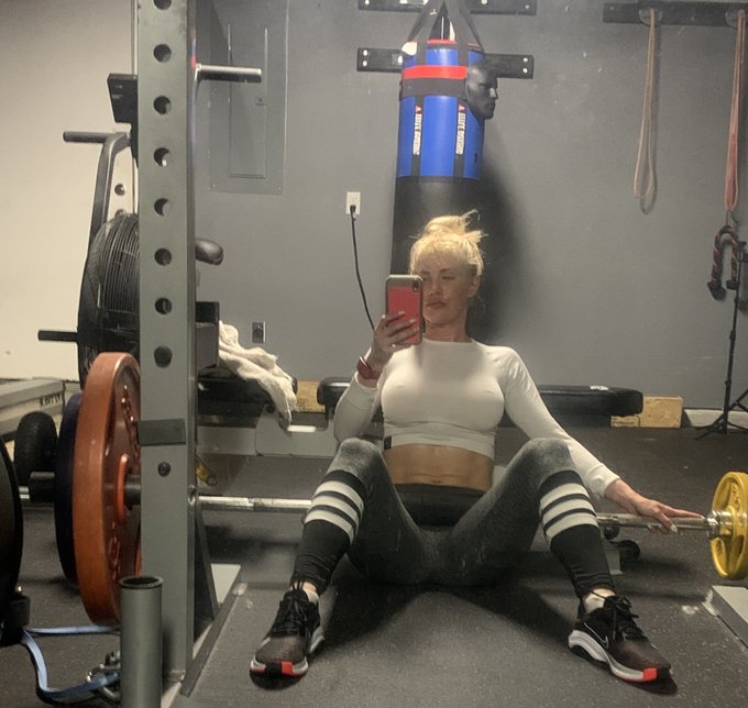 I got 99 problems but a bench ain&rsquo;t one 💪🏿😏🏋️&zwj;♀️ https://t.co/9Uita09XDI