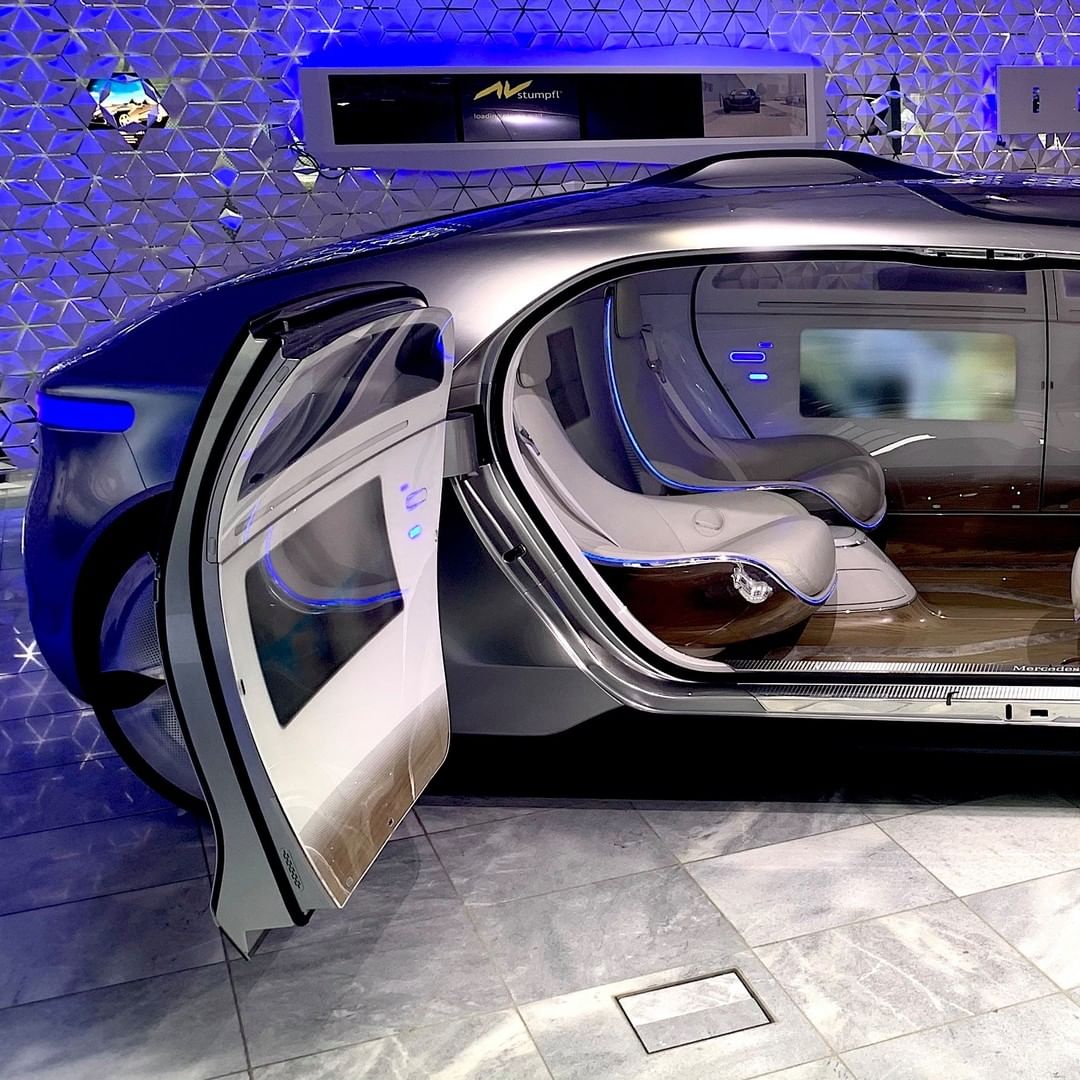 mbmaybachfans's tweet photo. The future: F015 Luxury in Motion
๐ธ: @mbkundencenter
#mercedesbenz #mercedesmaybach #mercedesmaybach6 #mercedesbenzmaybachfans #concept #avtr #visionavtr #avatar #eqs #visioneqs #eqsconcept #electric #hyperscreen #mercedes #electriccar #f015 https://t.co/yr02LGL7Cl