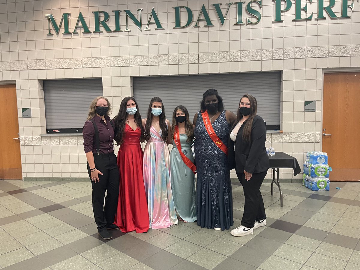 Some of our softball Seniors enjoying their last prom. Lucy and Jess were both on court! A true testament to the quality of girls I have the privilege working with day in and day out. Hardly recognize them without their ball gear on! 🤩💚🥎