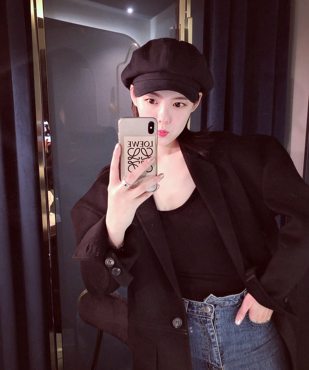 chenqingya123's tweet photo. 晚上好，感觉每天都好无聊#sm #坐脸 #高跟 #恋足  #踩踏 #调教 #足交 #男m  #字母圈  #绿奴 #绿帽子 #绿王八  #原味  #踩踏 #圣水 #丝袜  #恋足 #足控 #女性崇拜 #美足 #制服 #压榨 #控精  #女S https://t.co/3cRRsVwn0a