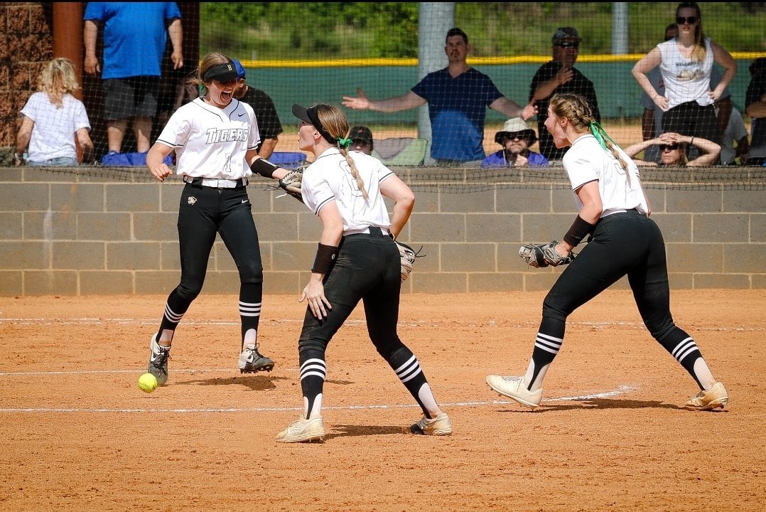 BvilleFB's tweet photo. Congrats @bhs_tiger on making it to State!

The Lady Tigers won yesterday, in impressive fashion, against Bryant.

Our ladies won 13-3 and will face off against Conway for the State Championship! https://t.co/k2yAlwZZui